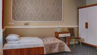 Отель Hotel Kamienica Седльце Двухместный номер с 2 отдельными кроватями-11